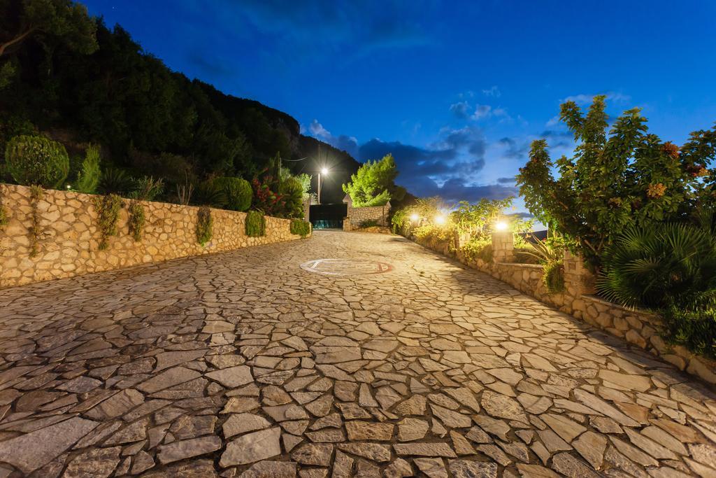 Villa Akros And Suites Keri Exteriér fotografie